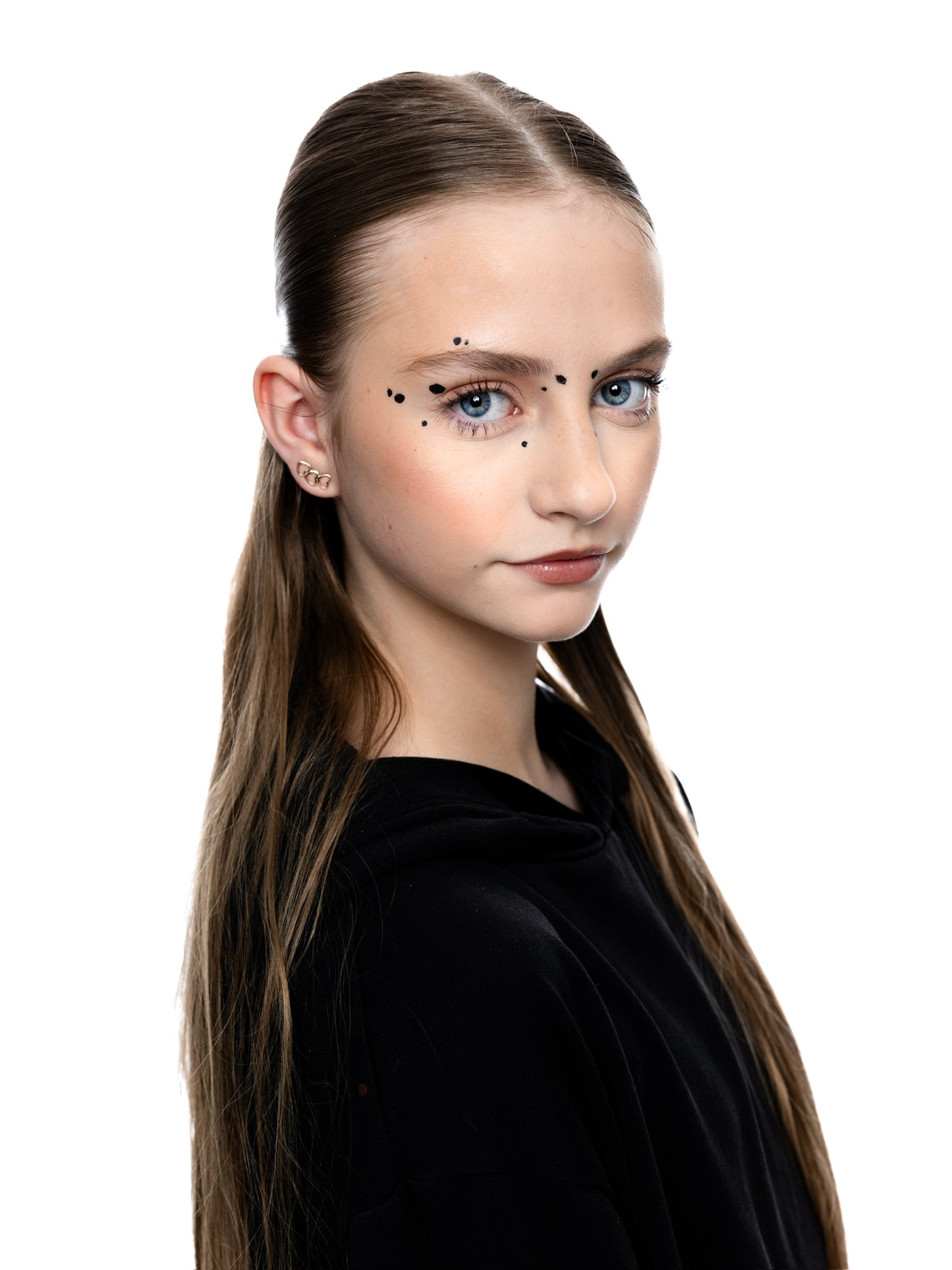 “You’re on point” liquid eyeliner in shade: blacked out